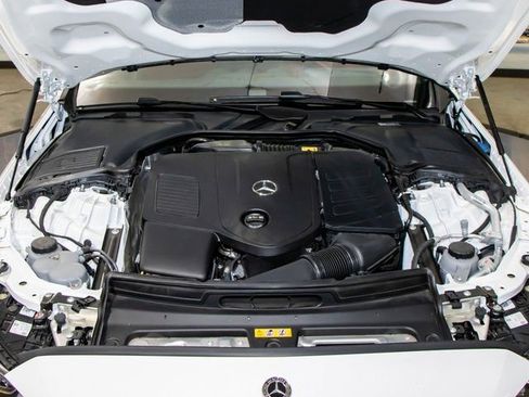 Used 2025 Mercedes-Benz C 300 4MATIC Sedan image 5