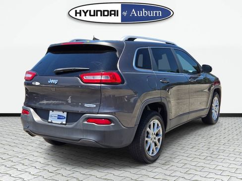 Used 2016 Jeep Cherokee Latitude FWD image 5