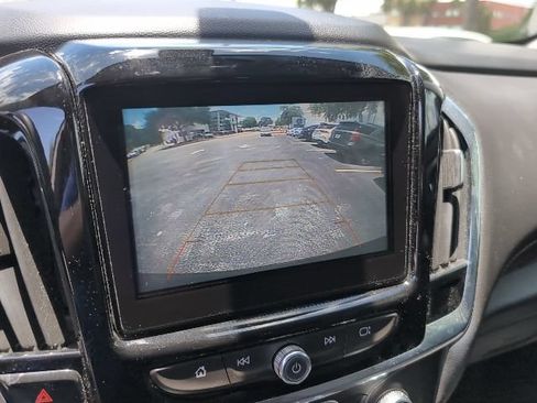 Used 2019 Chevrolet Traverse LT FWD image 17