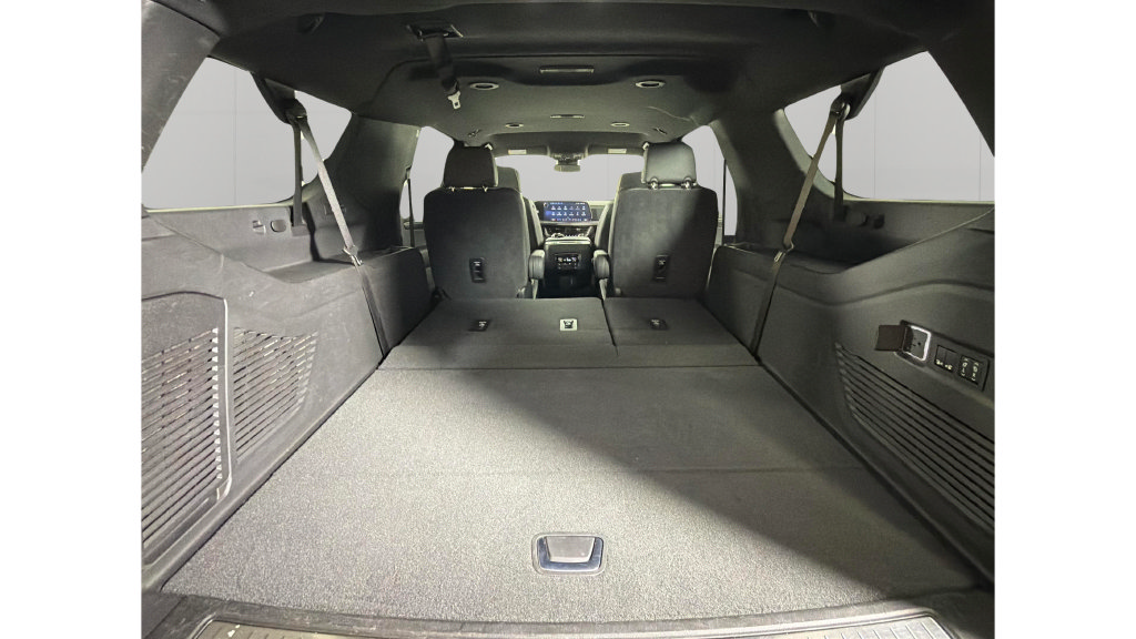 Certified 2025 Chevrolet Suburban Premier RWD image 32
