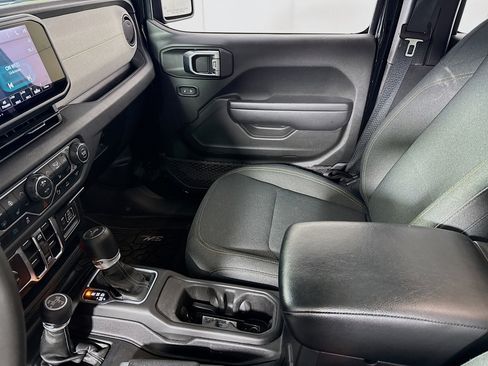 Used 2024 Jeep Wrangler Unlimited w/ Convenience Group image 23