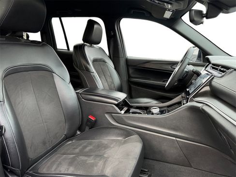 Used 2023 Jeep Grand Cherokee Altitude image 15