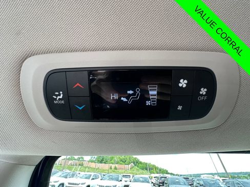 Used 2019 Chrysler Pacifica L FWD image 30