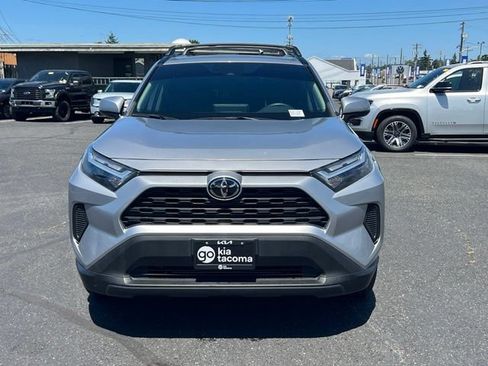 Used 2022 Toyota RAV4 XLE w/ Convenience Package AWD/4WD image 4
