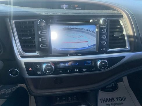 Used 2017 Toyota Highlander XLE image 23