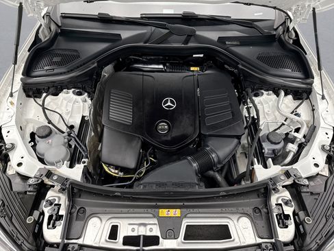 Used 2025 Mercedes-Benz GLC 300 4MATIC image 27