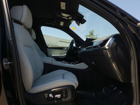 Used 2024 BMW X5 sDrive40i w/ M Sport Package RWD image 21