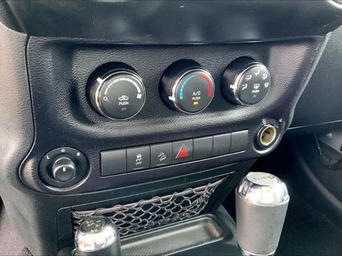 Certified 2018 Jeep Wrangler Unlimited Sport S AWD/4WD image 28