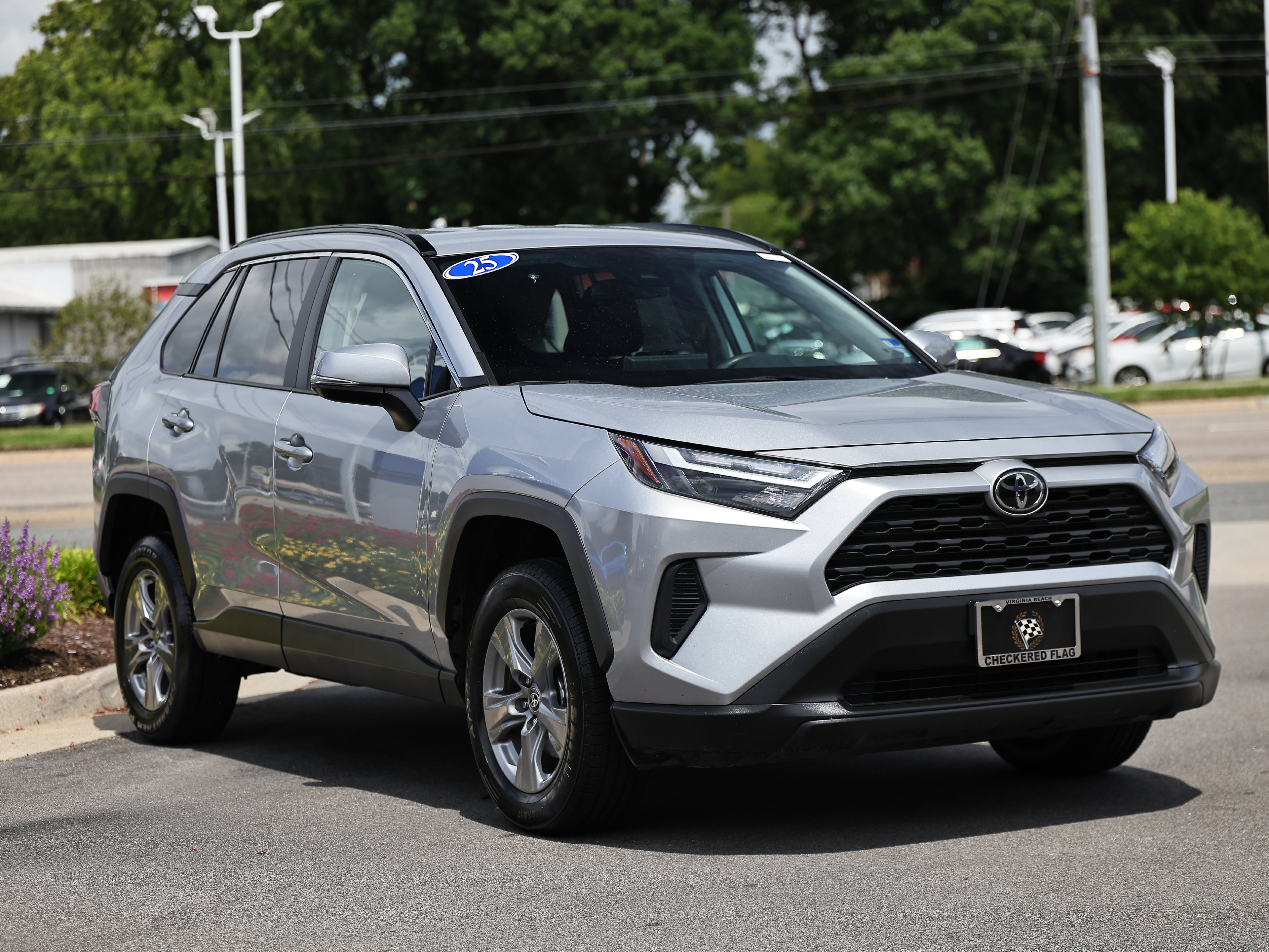 Used 2025 Toyota RAV4 XLE FWD image 13