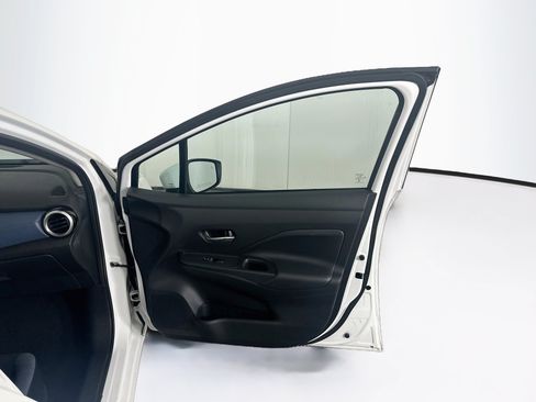 Used 2025 Nissan Versa SV FWD image 31
