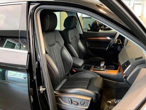 Used 2023 Audi Q5 2.0T Prestige w/ Prestige Package image 10