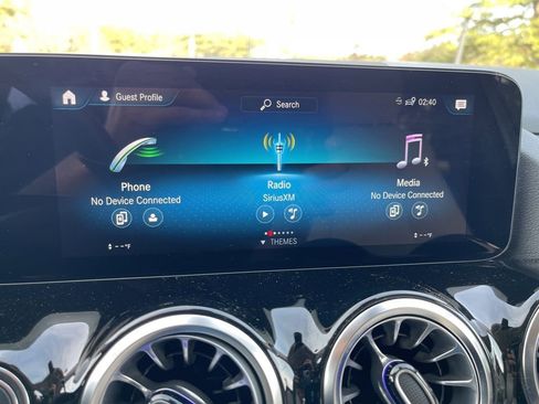 Used 2023 Mercedes-Benz GLA 250 4MATIC image 11