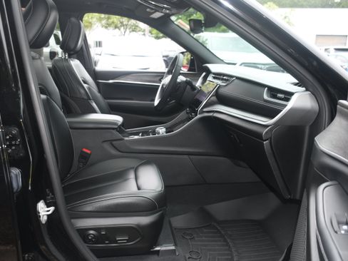 Used 2024 Jeep Grand Cherokee L Limited AWD/4WD image 23