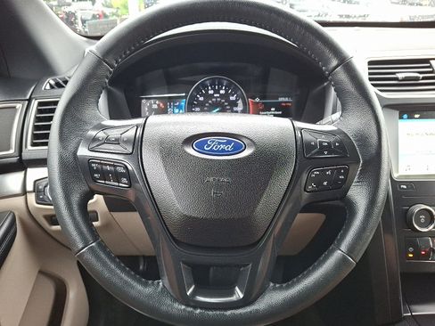 Used 2018 Ford Explorer XLT w/ Equipment Group 202A AWD/4WD image 19
