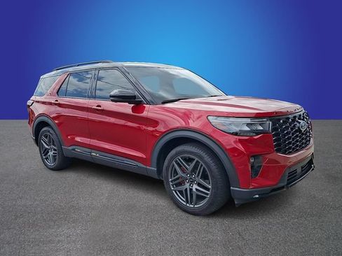 Used 2025 Ford Explorer ST AWD/4WD image 3