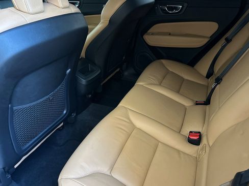 Used 2020 Volvo XC60 T5 Momentum w/ Protection Package Premier FWD image 12