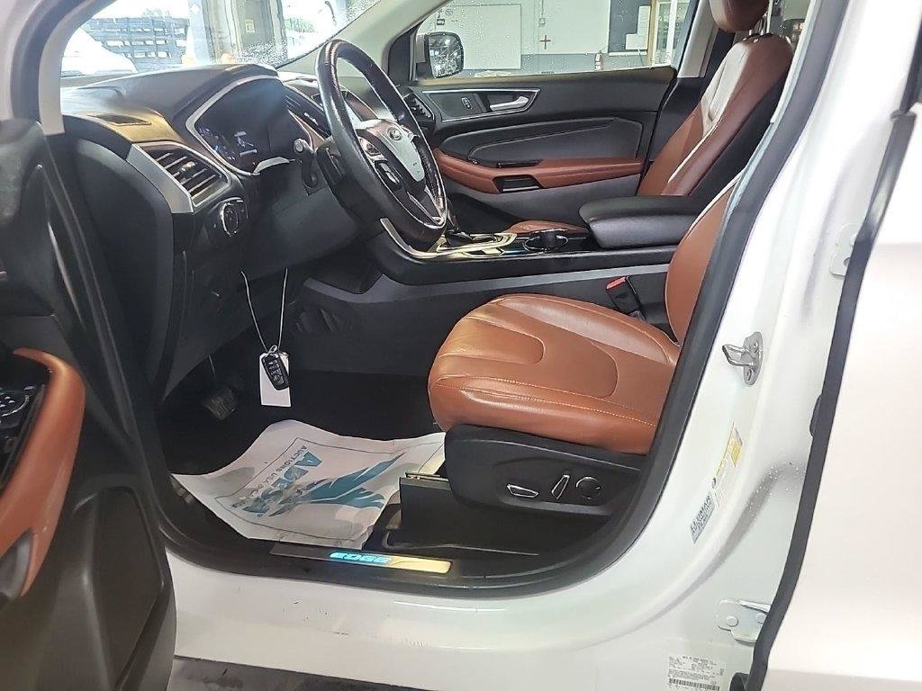 Used 2017 Ford Edge Titanium w/ Equipment Group 302A FWD image 9