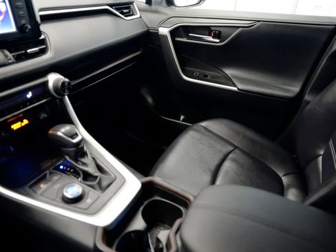 Used 2019 Toyota RAV4 Limited image 27