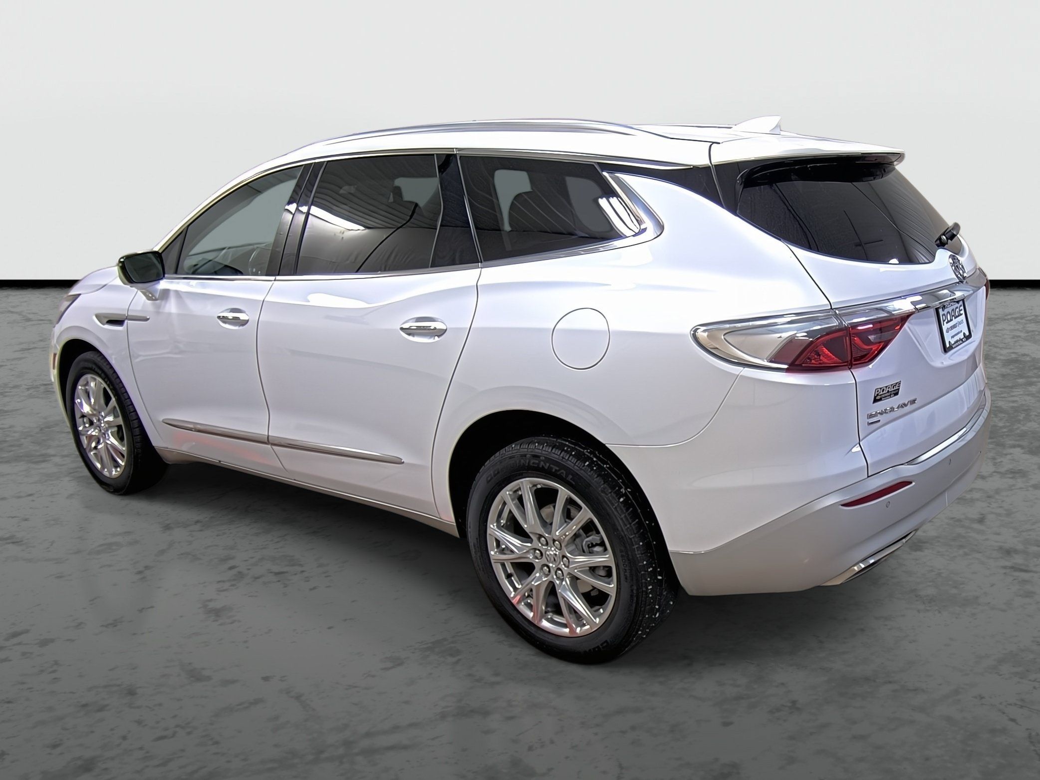 Used 2023 Buick Enclave Essence AWD/4WD image 2