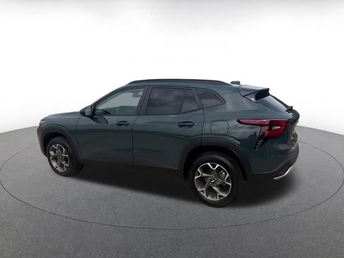 Used 2025 Chevrolet Trax LT FWD image 10