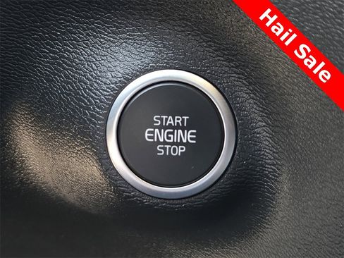 Used 2024 Volvo XC40 B5 Core image 21