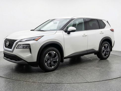 Used 2025 Nissan Rogue SV FWD image 3