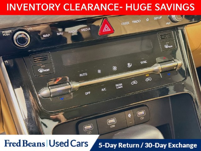 Used 2024 Kia Carnival EX FWD image 23