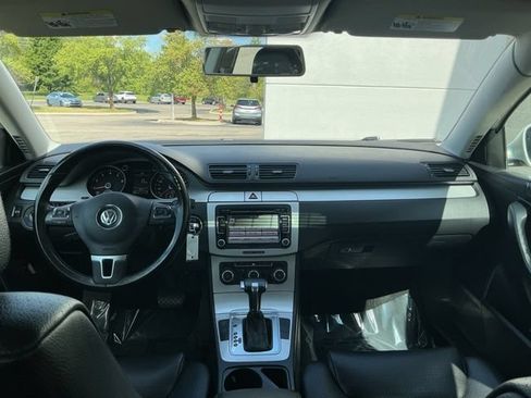 Used 2010 Volkswagen Passat Komfort FWD image 2