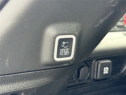 Used 2024 Jeep Grand Cherokee Limited w/ Luxury Tech Group II AWD/4WD image 18