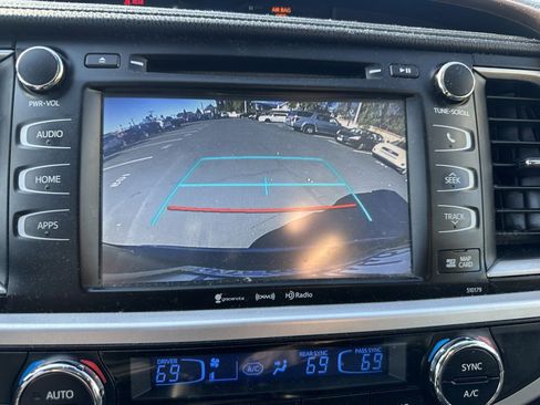 Used 2017 Toyota Highlander XLE image 13