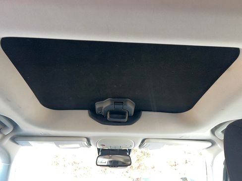 Used 2018 Jeep Renegade Latitude w/ UConnect 8.4 Nav Group image 30