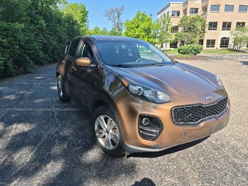 Used 2017 Kia Sportage LX AWD/4WD image 3