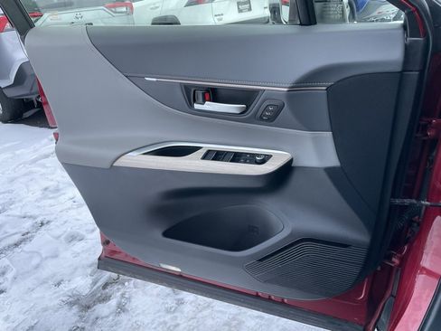 Used 2021 Toyota Venza XLE image 52