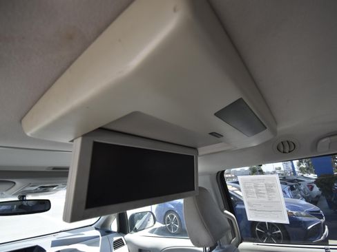 Used 2014 Toyota Sienna XLE w/ Entertainment Package FWD image 13