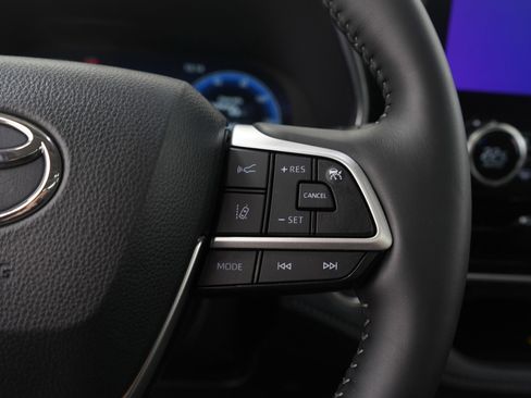 Used 2025 Toyota Highlander Platinum image 30