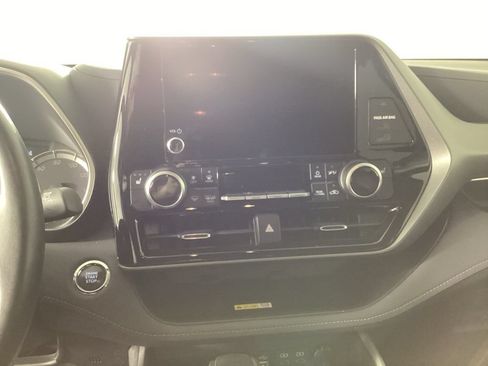 Used 2023 Toyota Highlander XLE AWD/4WD image 18