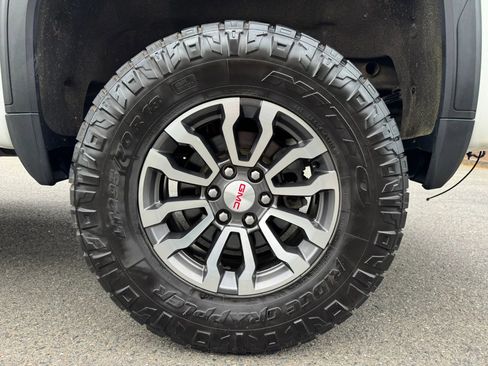 Used 2022 GMC Sierra 1500 AT4 w/ AT4 Preferred Package AWD/4WD image 20