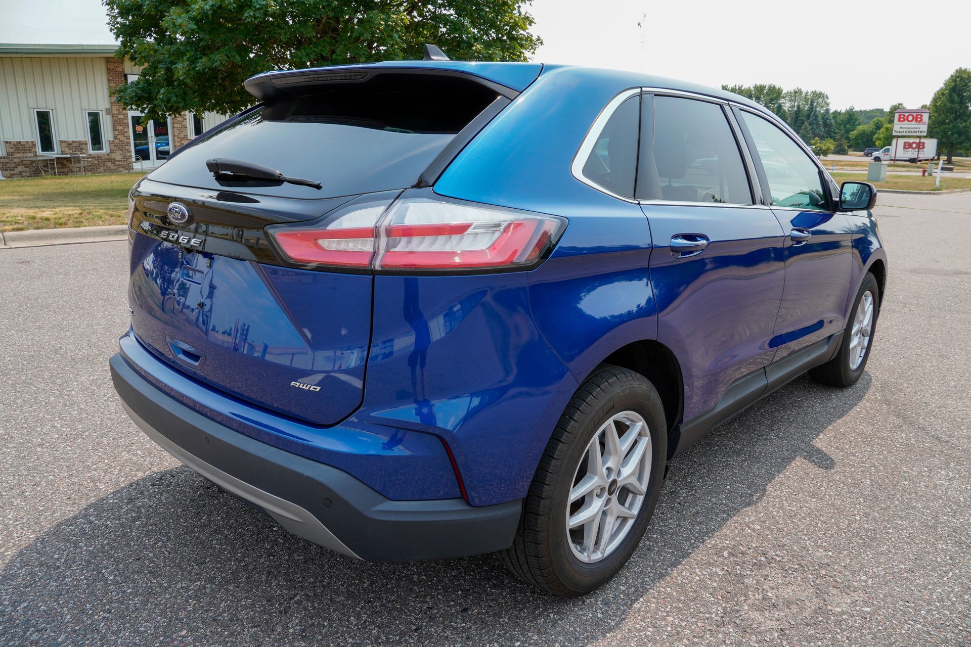 Used 2023 Ford Edge SEL AWD/4WD image 3