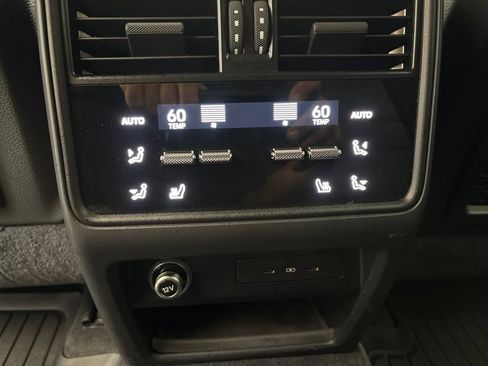 Certified 2024 Porsche Cayenne AWD/4WD image 30