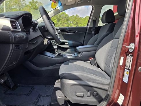 Used 2019 Kia Sorento AWD V6 image 9