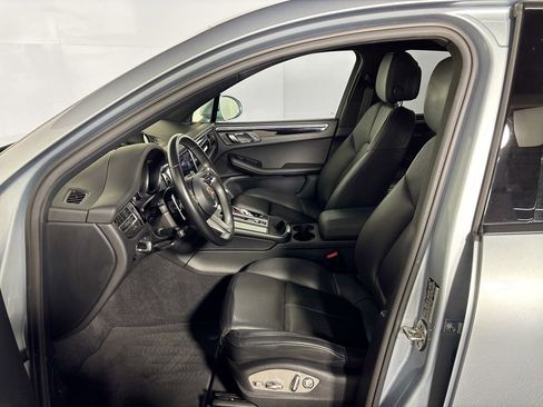 Used 2023 Porsche Macan image 11