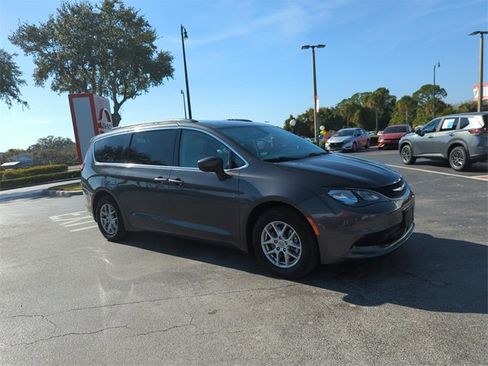 Used 2021 Chrysler Voyager Lxi image 2
