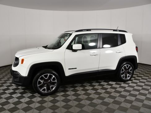 Used 2015 Jeep Renegade Latitude w/ Cold Weather Group II AWD/4WD image 9