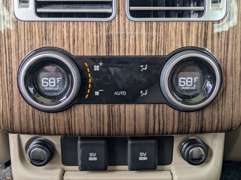 Used 2018 Land Rover Range Rover HSE image 16