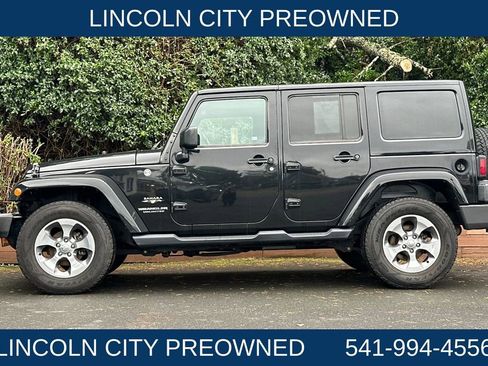 Used 2017 Jeep Wrangler Unlimited Sahara w/ Connectivity Group image 6