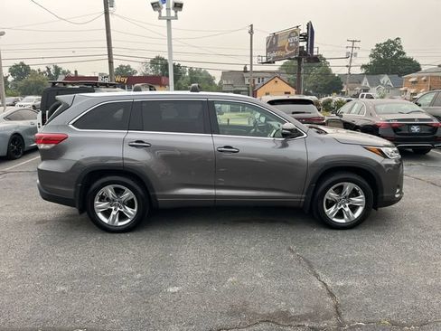 Used 2017 Toyota Highlander Limited AWD/4WD image 11