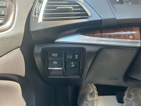 Used 2019 Acura MDX FWD image 17