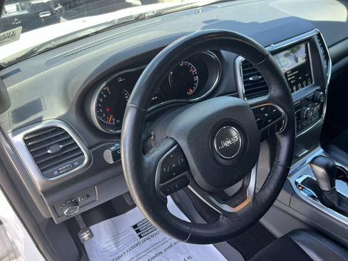 Used 2018 Jeep Grand Cherokee Altitude RWD image 18