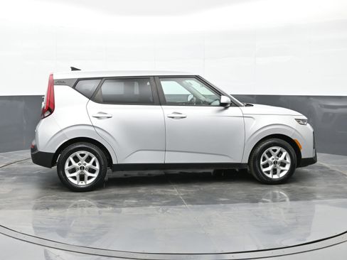 Used 2020 Kia Soul S image 9