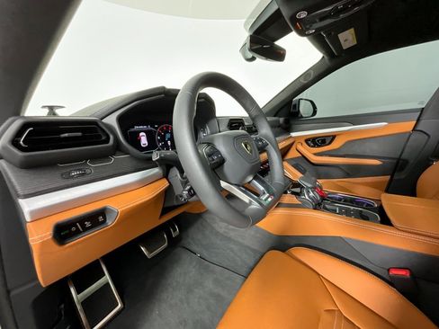 Used 2025 Lamborghini Urus SE image 15